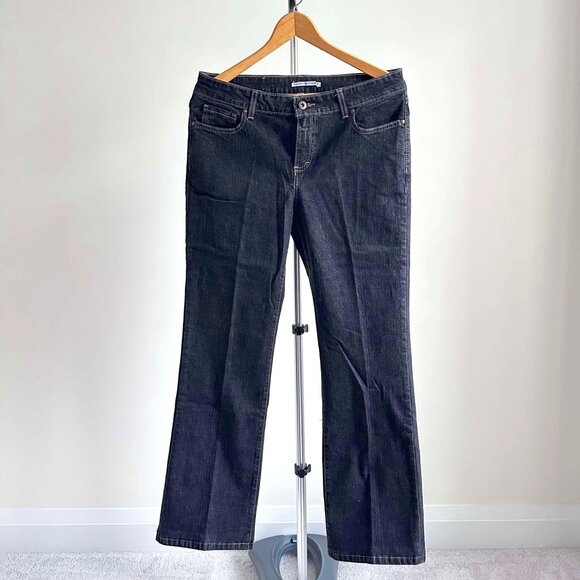 NWOT Tommy Hilfiger Black Women's Jeans, Size 10 🖤 - Picture 1 of 4